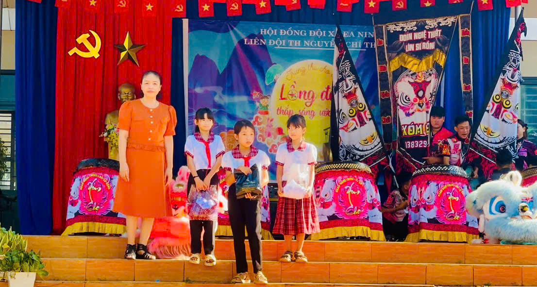 TƯNG BỪNG CHƯƠNG TRÌNH “LỒNG ĐÈN – THẮP SÁNG ƯỚC MƠ” TẠI TRƯỜNG TIỂU HỌC NGUYỄN CHÍ THANH